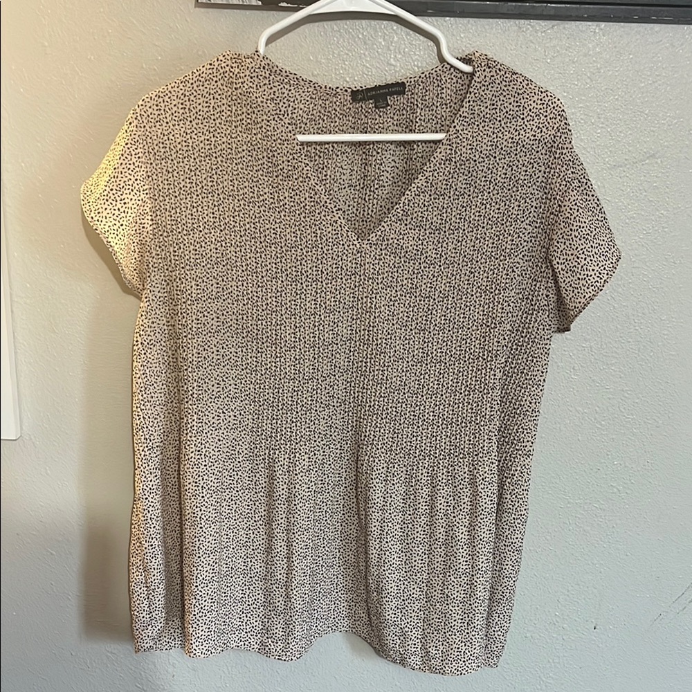Adrianna Papell Tan Cream Pleated Short Sleeve Blouse